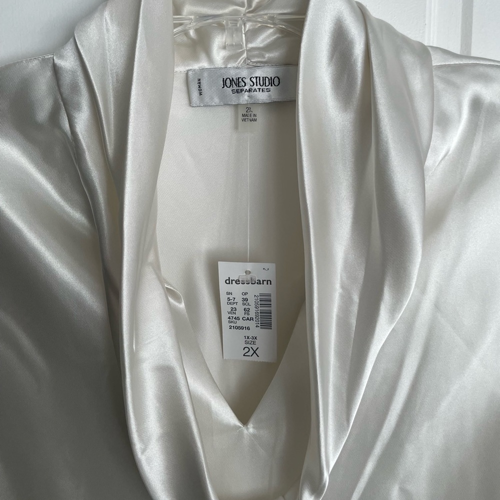 Dressbarn top 2XL NWT. Sleeveless.